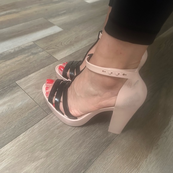 Melissa dreamy sandal heels - nude pink and black strappy  size 8 Rare $170 - Picture 3 of 11